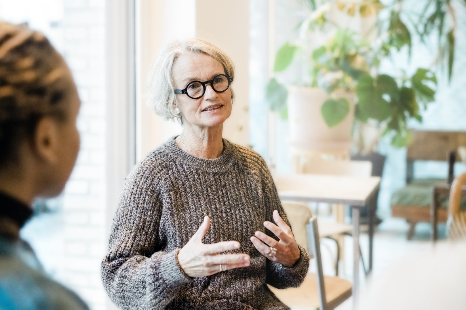 Older woman speaking with a therapist 